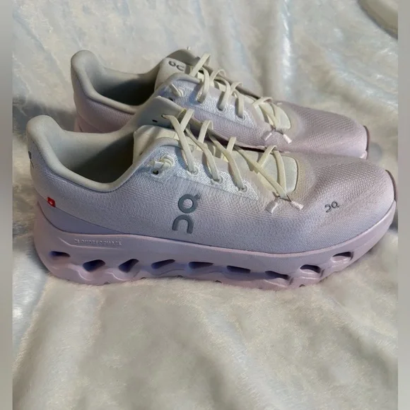 On Cloudtilt Womwn’s Running Shoe - Picture 5 of 15